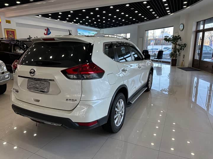 Фото 5 - Nissan X-Trail