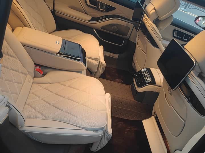 Фото 8 - Mercedes-Benz Maybach S-Class