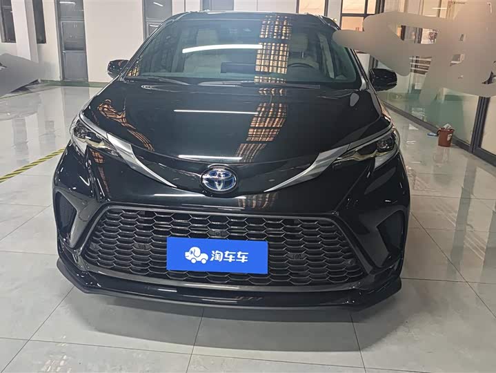 Фото 2 - Toyota Granvia