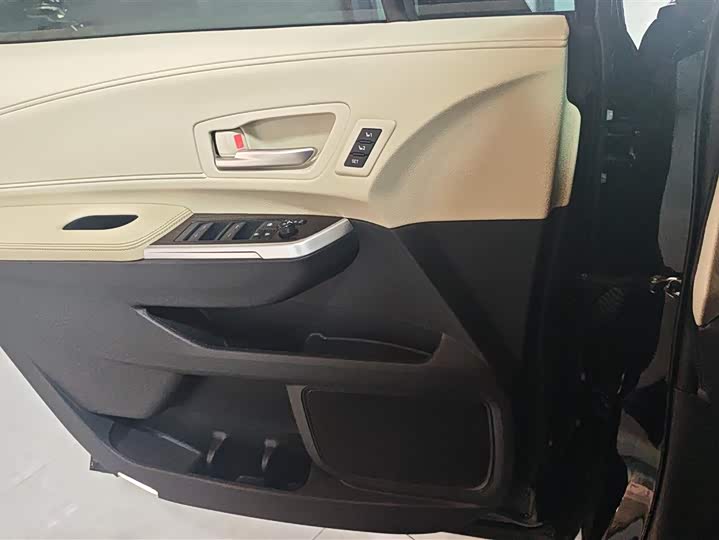 Фото 7 - Toyota Granvia