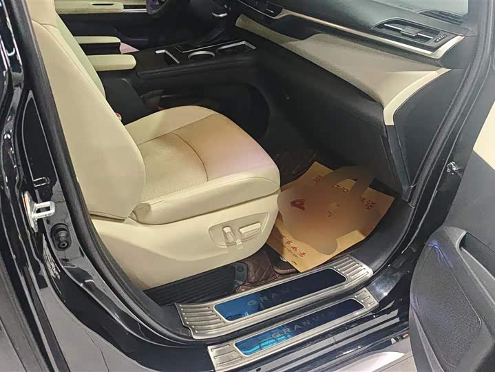 Фото 8 - Toyota Granvia