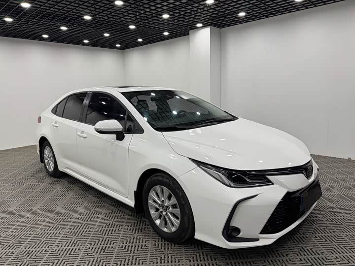 Фото 2 - Toyota Corolla