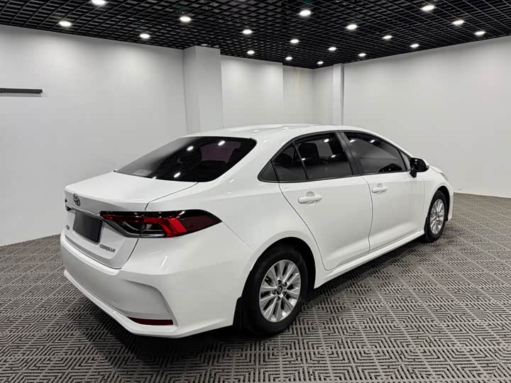 Фото 7 - Toyota Corolla