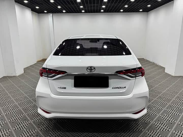 Фото 8 - Toyota Corolla