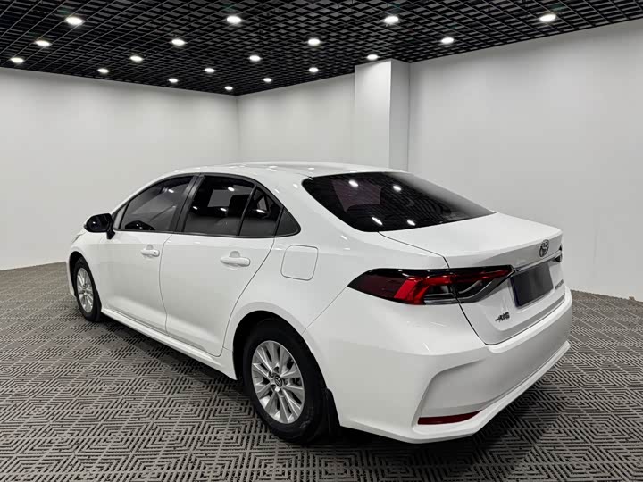 Фото 9 - Toyota Corolla