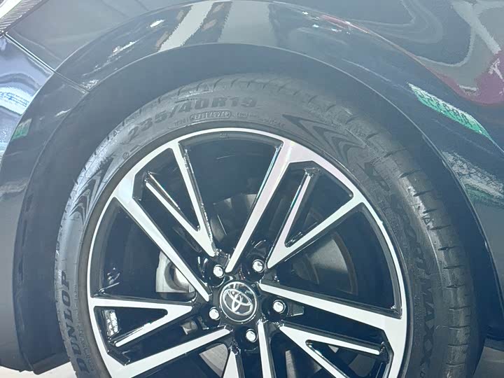 Фото 4 - Toyota Camry