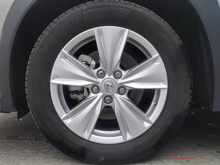 Фото 5 - Lexus UX