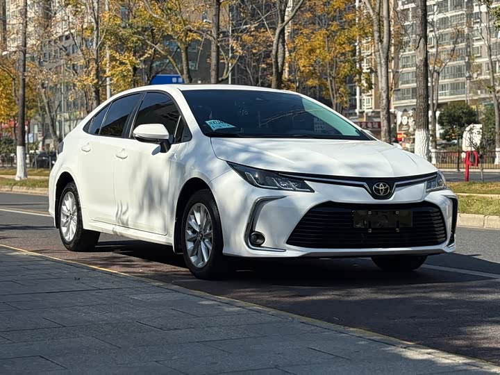 Фото 3 - Toyota Corolla