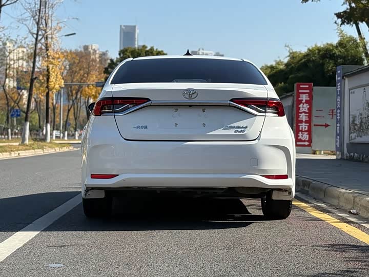 Фото 5 - Toyota Corolla