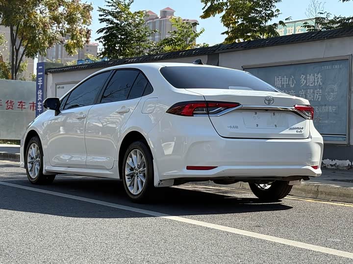 Фото 6 - Toyota Corolla