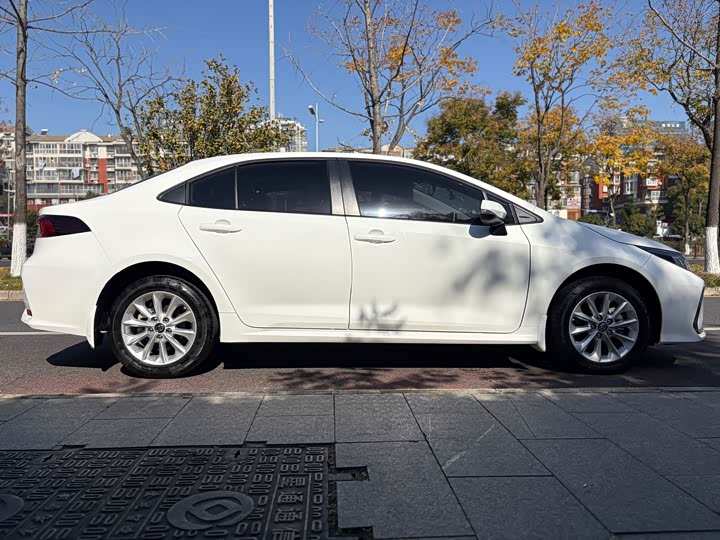 Фото 8 - Toyota Corolla