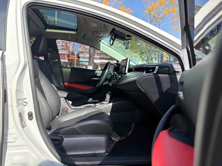 Фото 9 - Toyota Corolla