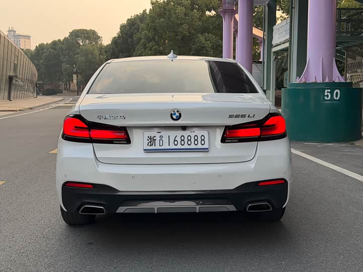 Фото 8 - BMW 5 Series