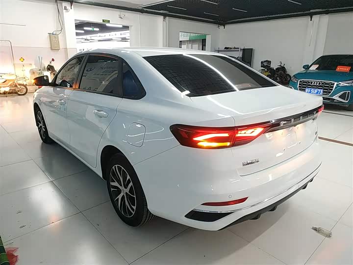 Фото 5 - Geely Emgrand