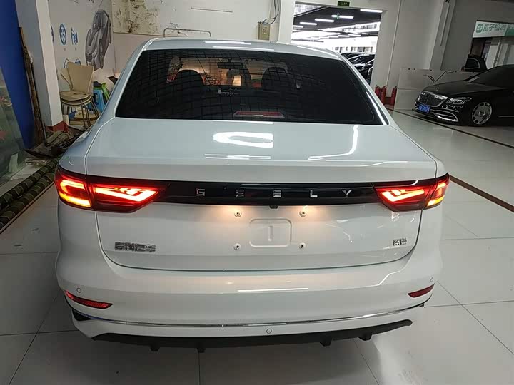 Фото 6 - Geely Emgrand