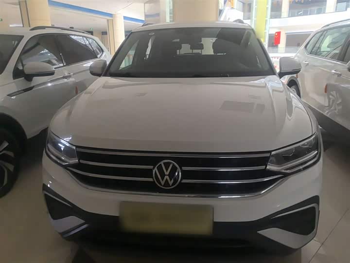Фото 3 - Volkswagen Tiguan L Pro