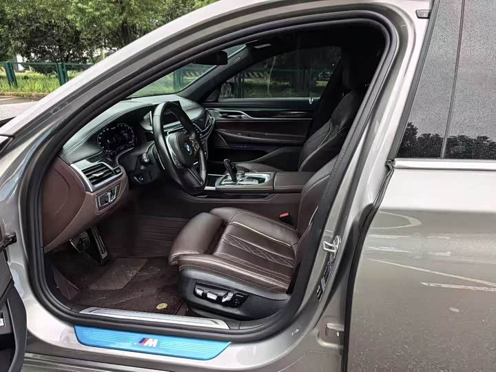 Фото 4 - BMW 7 Series