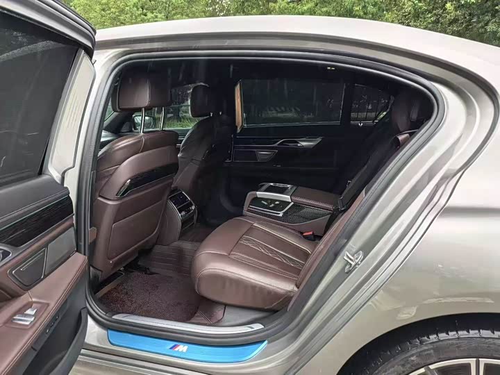 Фото 6 - BMW 7 Series