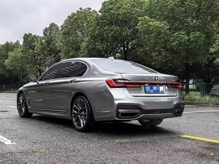 Фото 9 - BMW 7 Series