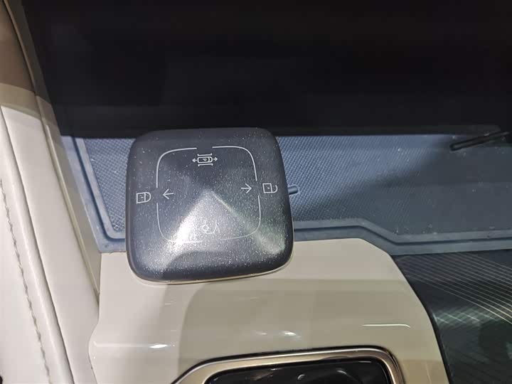 Фото 9 - Zeekr 001