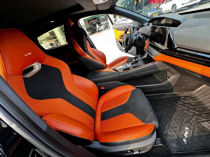 Фото 8 - Changan UNI-V