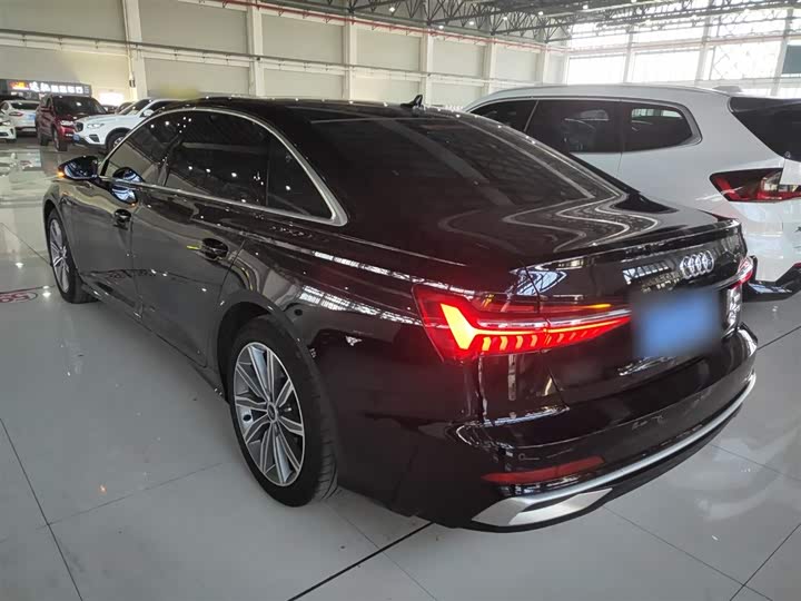 Фото 5 - Audi A6L