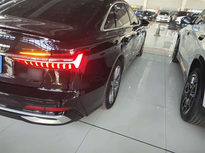 Фото 8 - Audi A6L