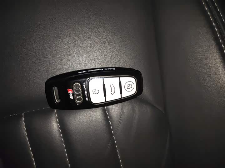 Фото 9 - Audi A6L