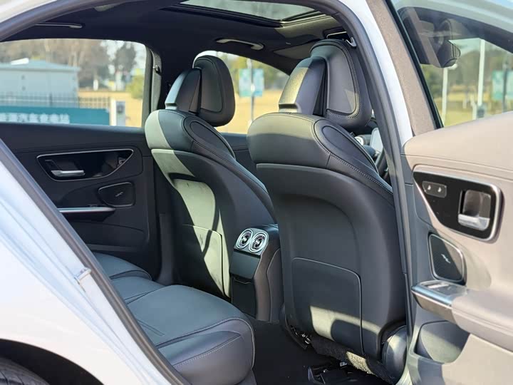 Фото 8 - Mercedes-Benz C-Class