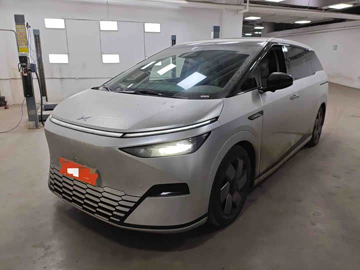 Фото 1 - XPeng X9