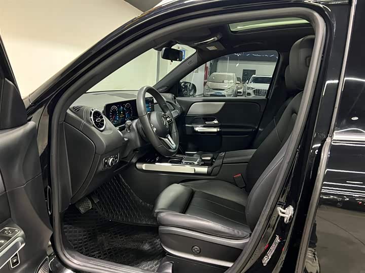 Фото 9 - Mercedes-Benz GLB-Class