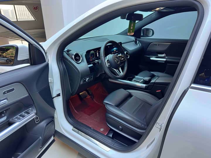 Фото 9 - Mercedes-Benz GLA-Class