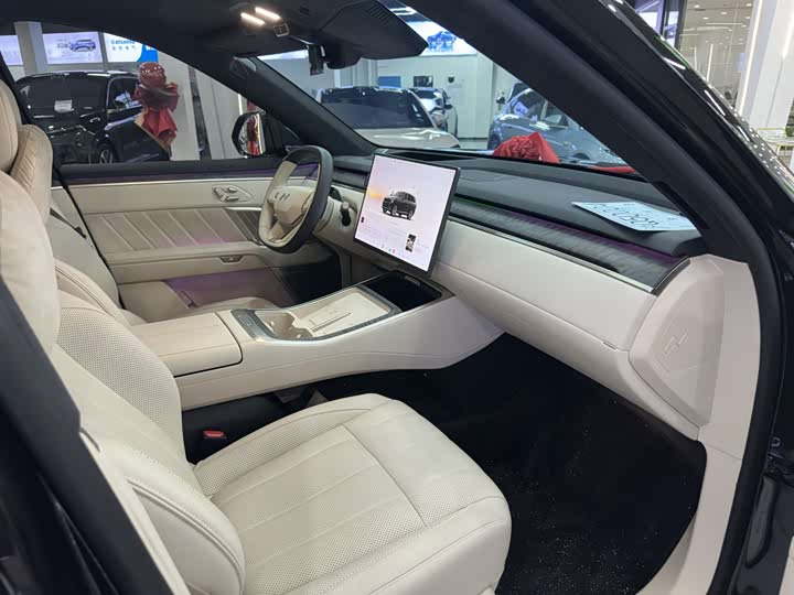 Фото 8 - Nio Onvo L90