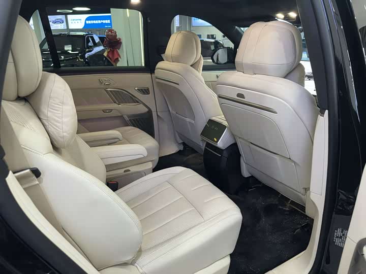 Фото 9 - Nio Onvo L90