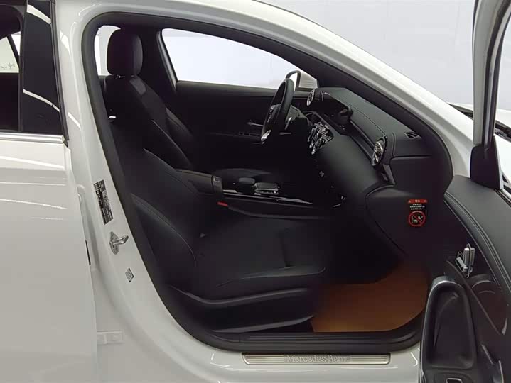 Фото 8 - Mercedes-Benz A-Class