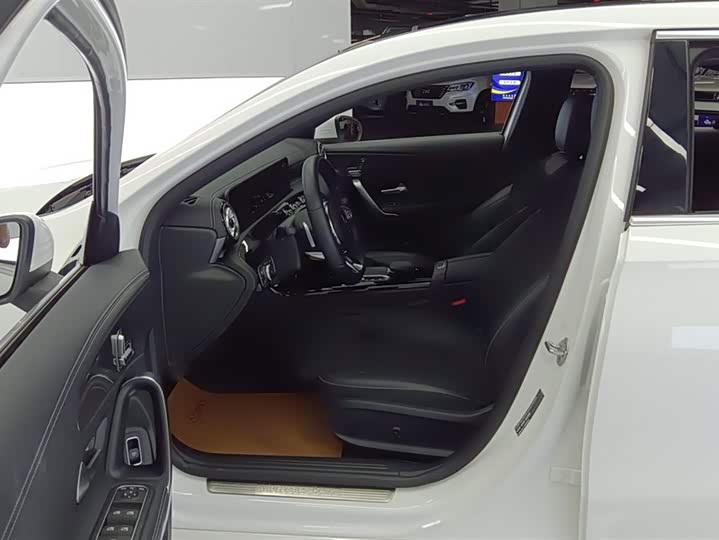 Фото 9 - Mercedes-Benz A-Class