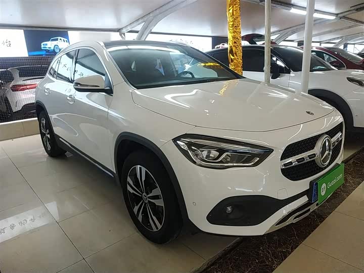 Фото 4 - Mercedes-Benz GLA-Class