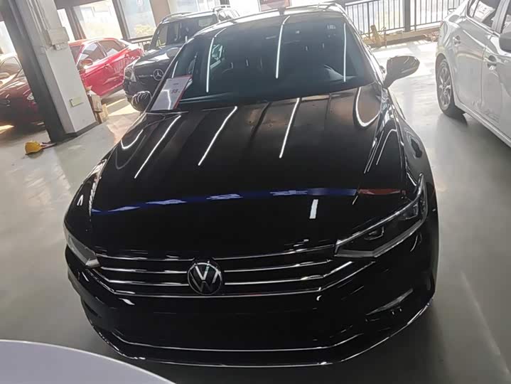 Фото 2 - Volkswagen Magotan