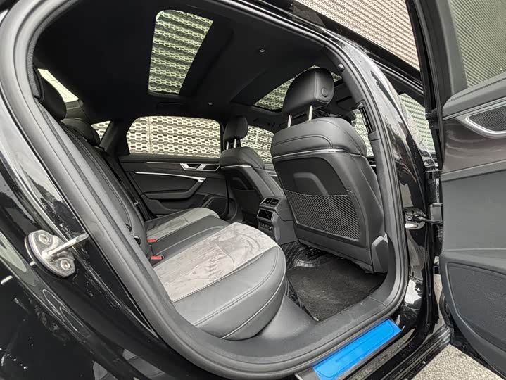 Фото 8 - Audi A6L