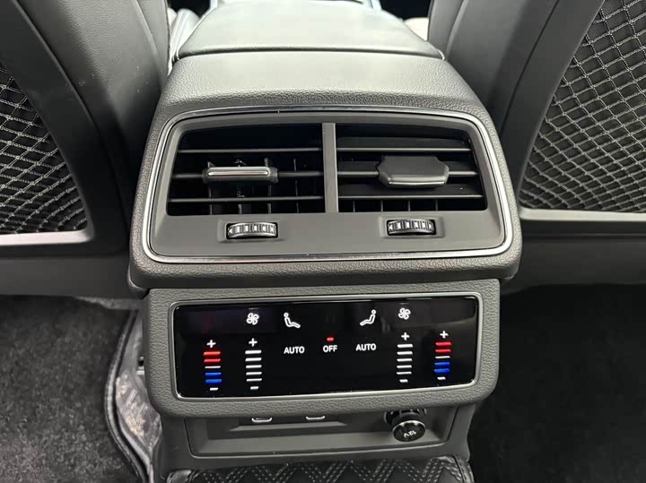 Фото 9 - Audi A6L