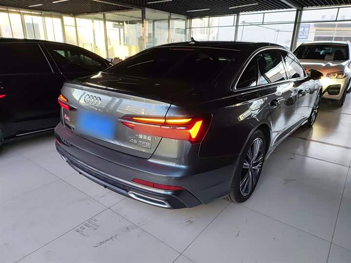 Фото 7 - Audi A6L