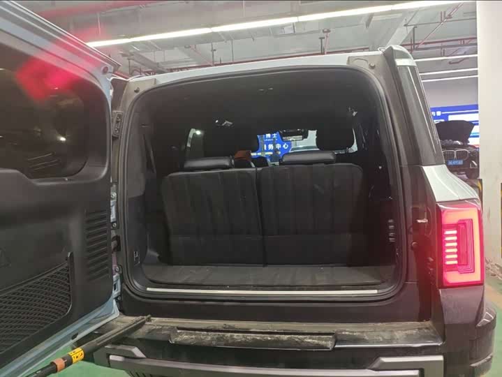 Фото 3 - BYD FangChengBao Leopard 8