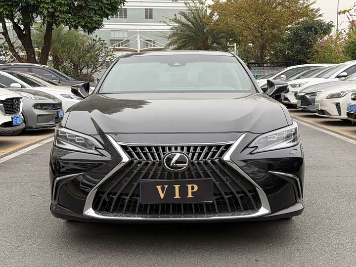 Фото 3 - Lexus ES