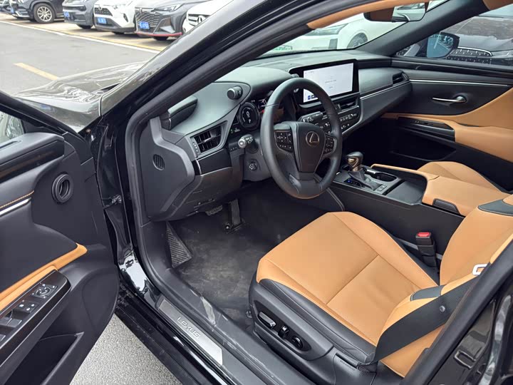 Фото 5 - Lexus ES