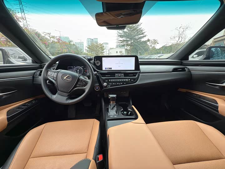 Фото 6 - Lexus ES