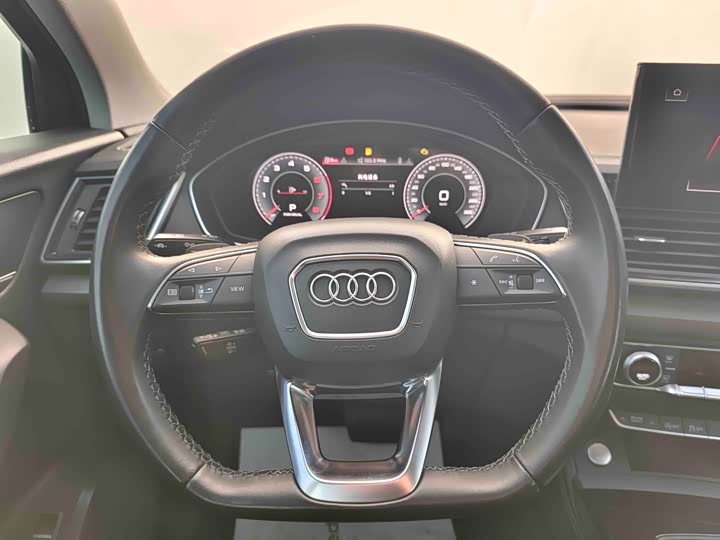 Фото 8 - Audi Q5L