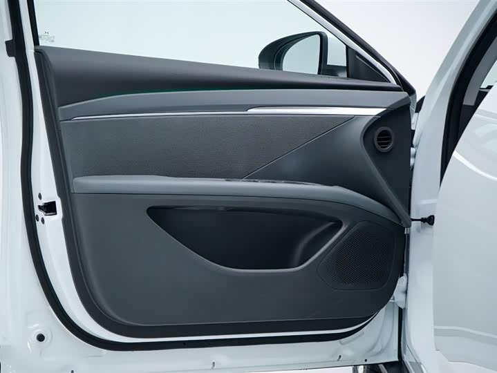 Фото 4 - XPeng Mona M03