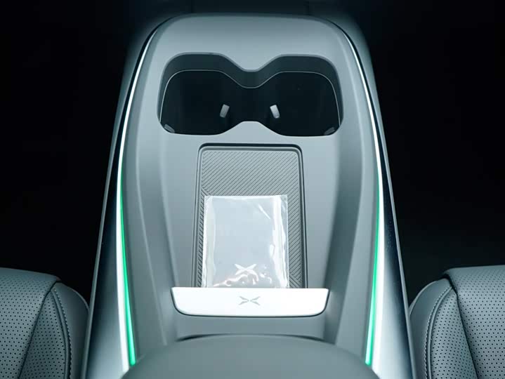 Фото 6 - XPeng Mona M03