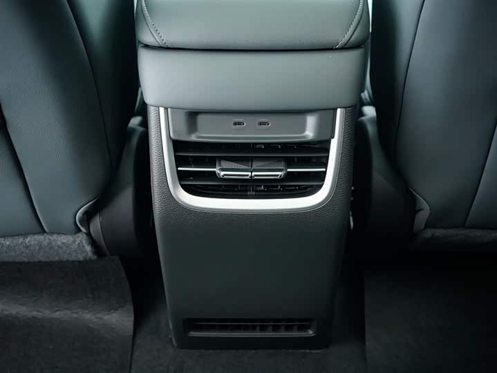 Фото 8 - XPeng Mona M03