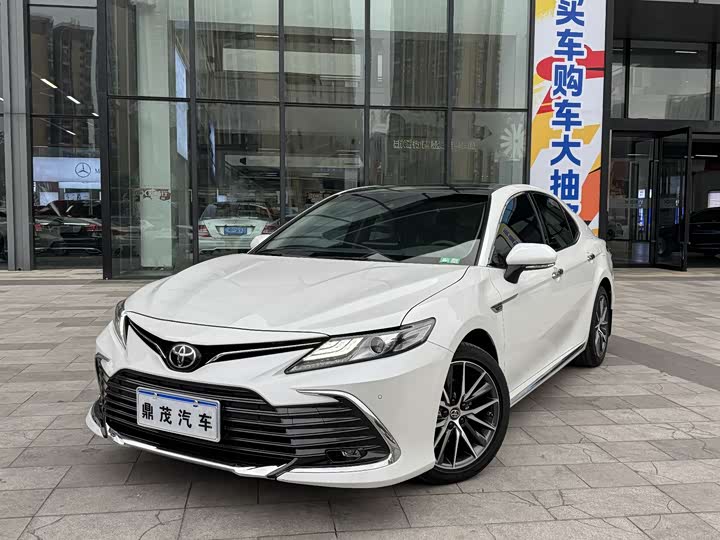 Фото 1 - Toyota Camry
